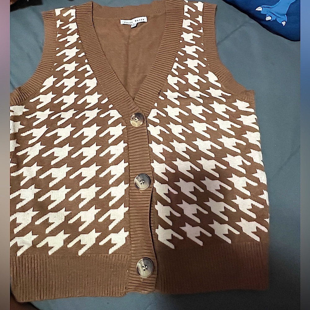 Brown and Cream Sleeveless Cardigan. Size: Large